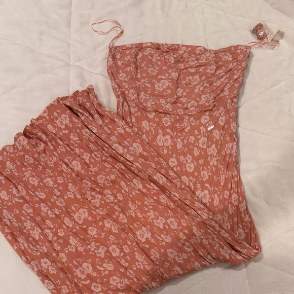 Aeropostale Dresses & Skirts - Aeropostale Strapless Floral Dress in Pink and White